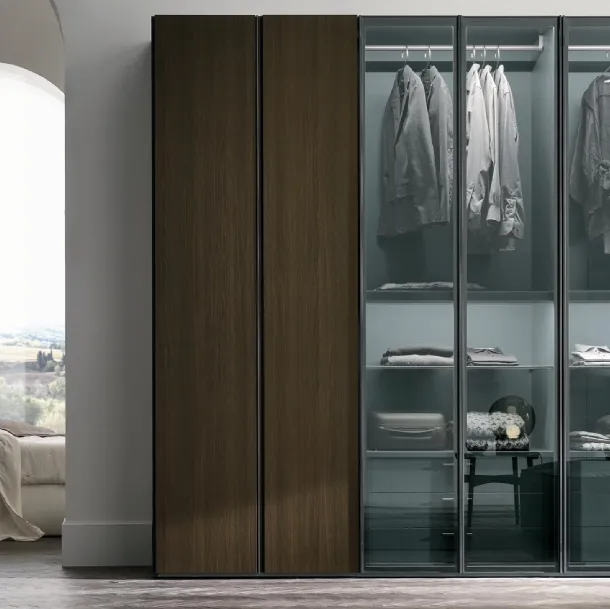 Armoire Metropolis en chêne thermotraité avec portes en chêne thermotraité et verre fumé 363 de Tomasella