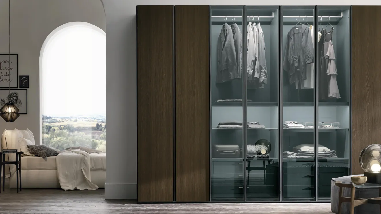 Armoire Metropolis en chêne thermotraité avec portes en chêne thermotraité et verre fumé 363 de Tomasella