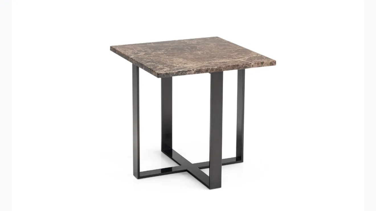 Petite table basse avec plateau en marbre Emperador dark brillant et base en métal Heathrow de Rosini Night.