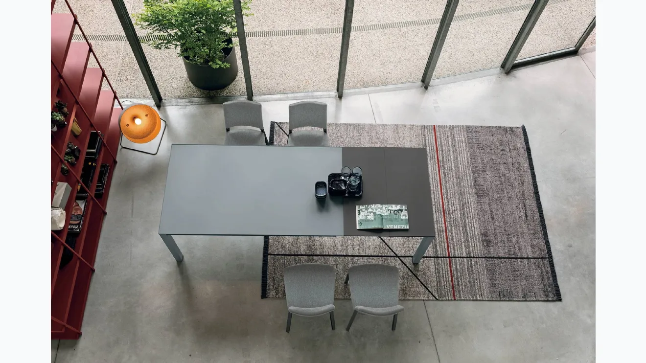 Table extensible Space avec un dessus en verre sucre de Sedit